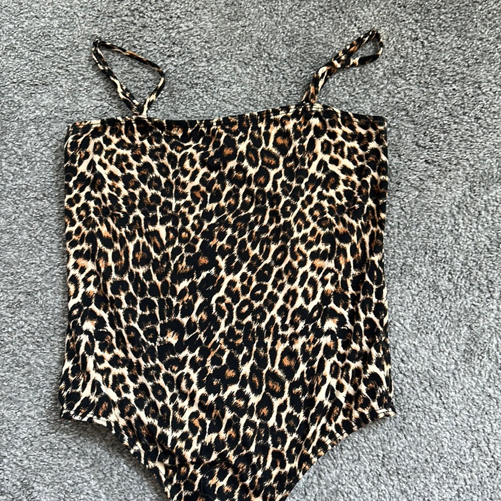 Caren Forbes (boutique) leopard print body suit